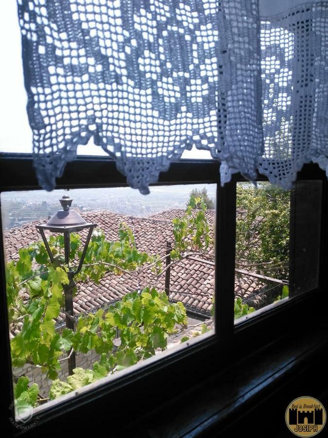 Bed & Breakfast Josiph Берат Екстер'єр фото
